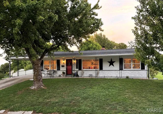 Photo 2 of Single family home for sale at 401 Welane Ave, Louisiana, MO 63353 | MLS# MIS26053714 | Listing updated on 2026-09-29
