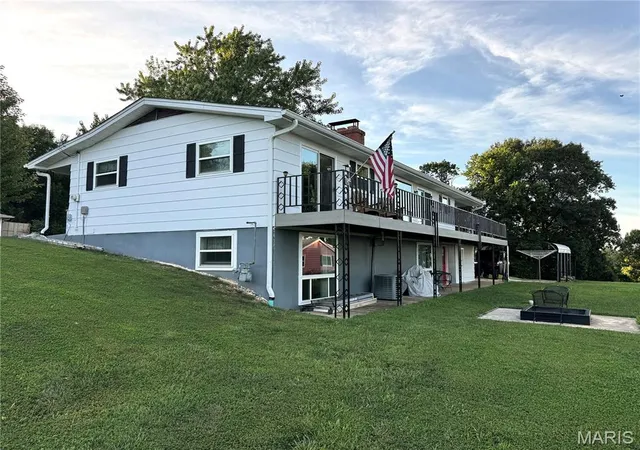 Photo 4 of Single family home for sale at 401 Welane Ave, Louisiana, MO 63353 | MLS# MIS26053714 | Listing updated on 2026-09-29