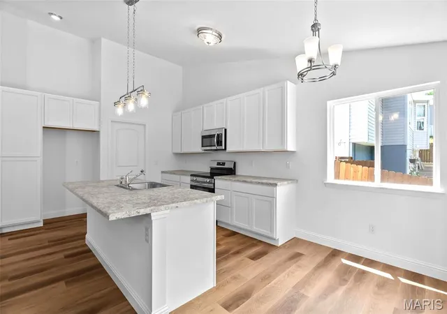 Photo 3 of Single family home for sale at 9643 Duffer Dr, Hillsboro, MO 63050 | MLS# MIS26053719 | Listing updated on 2026-08-21
