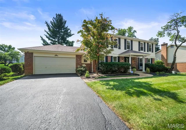 Photo 2 of Sale Pending at 268 Kinderhook Dr, Chesterfield, MO 63017 | MLS# MIS26053721 | Listing updated on 2026-09-01