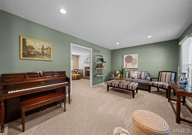 Photo 4 of Sale Pending at 268 Kinderhook Dr, Chesterfield, MO 63017 | MLS# MIS26053721 | Listing updated on 2026-09-01