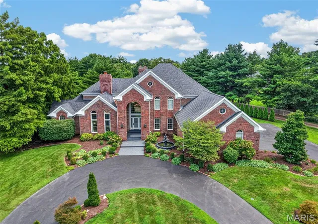 Photo 2 of Sale Pending at 740 The Hamptons Ln, Chesterfield, MO 63017 | MLS# MIS26053722 | Listing updated on 2026-09-03