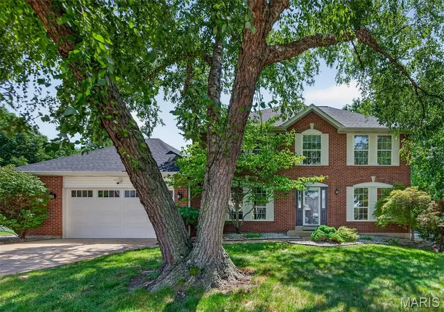 Photo 3 of Sale Pending at 10 Docs Ct, St Charles, MO 63303 | MLS# MIS26053724 | Listing updated on 2026-08-25