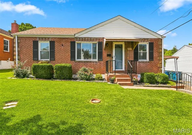1st image of 9809 Huntingdon Ln, Saint Louis, MO 63123 | MLS# MIS26053737