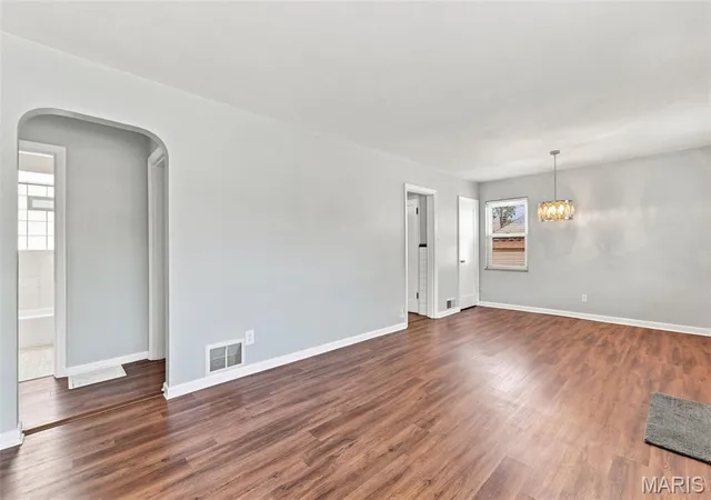 3rd image of 9809 Huntingdon Ln, Saint Louis, MO 63123 | MLS# MIS26053737