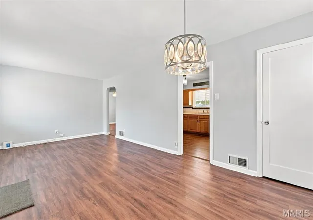 4th image of 9809 Huntingdon Ln, Saint Louis, MO 63123 | MLS# MIS26053737