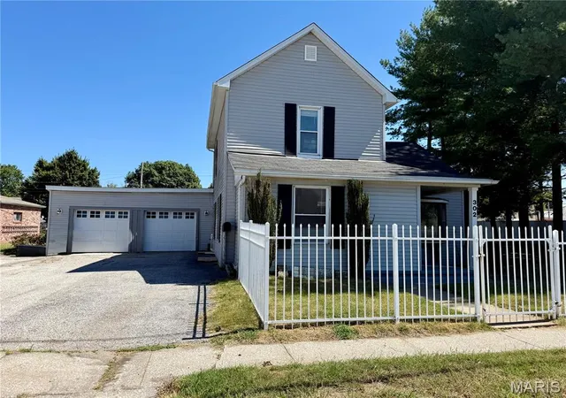 Photo 1 of Single family home for sale at 302 Broadway, East Alton, IL 62024 | MLS# MIS26053738 | Listing updated on 2026-10-05