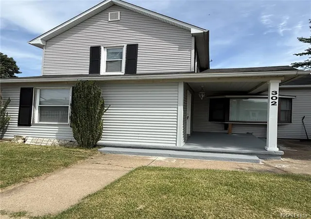2nd image of 302 Broadway, East Alton, IL 62024 | MLS# MIS26053738