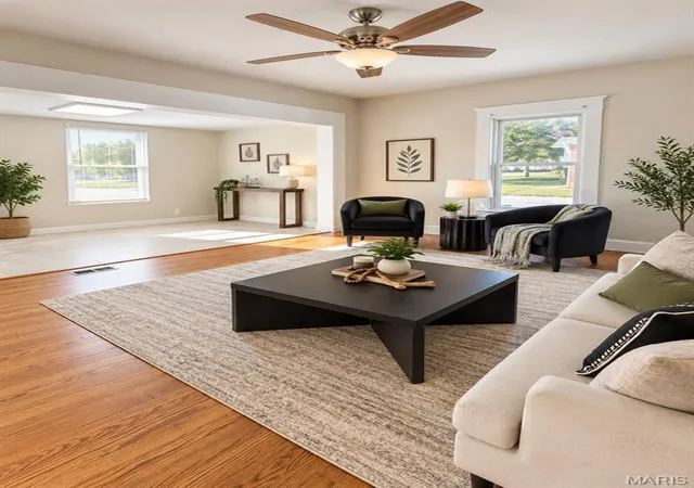 Photo 3 of Single family home for sale at 302 Broadway, East Alton, IL 62024 | MLS# MIS26053738 | Listing updated on 2026-10-10