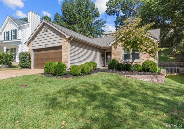 Photo 2 of Sale Pending at 545 Woodlyn Xing, Ballwin, MO 63021 | MLS# MIS26053739 | Listing updated on 2026-10-06