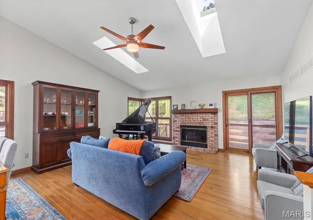 Photo 3 of Sale Pending at 545 Woodlyn Xing, Ballwin, MO 63021 | MLS# MIS26053739 | Listing updated on 2026-10-06