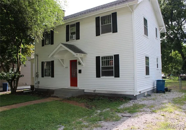 Photo 2 of Sale Pending at 425 S Clark Ave, Saint Louis, MO 63135 | MLS# MIS26053740 | Listing updated on 2026-09-07