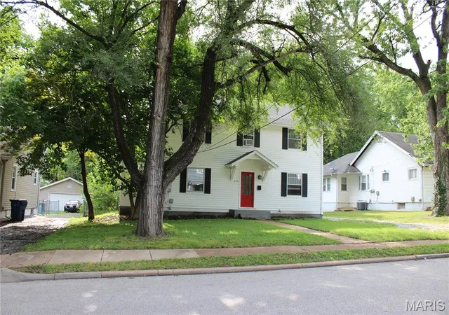 Photo 3 of Sale Pending at 425 S Clark Ave, Saint Louis, MO 63135 | MLS# MIS26053740 | Listing updated on 2026-09-07