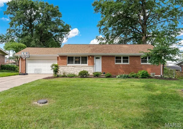 1st image of 4 Montauk Dr, Saint Louis, MO 63146 | MLS# MIS26053748