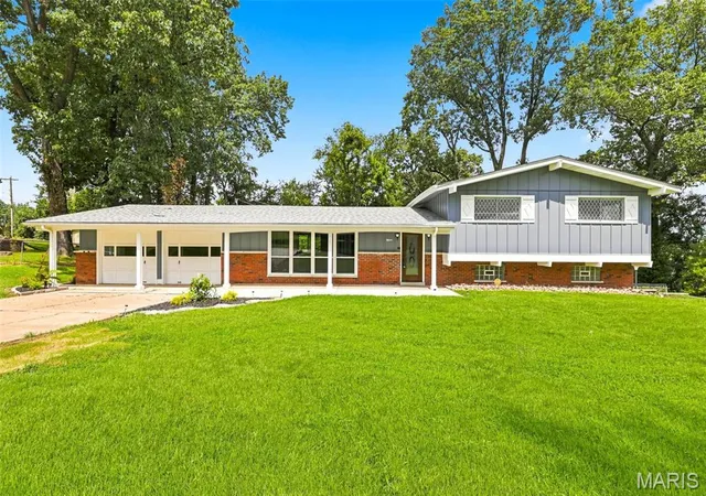 1st image of 15 Harneywold Dr, Saint Louis, MO 63136 | MLS# MIS26053752