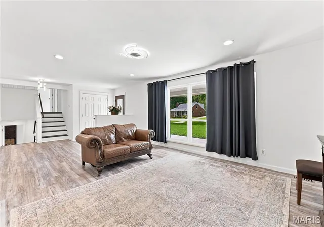 Photo 4 of Sale Pending at 15 Harneywold Dr, Saint Louis, MO 63136 | MLS# MIS26053752 | Listing updated on 2026-09-26