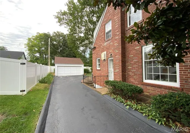 image of 6 Hawthorne Ct, Oakland, MO 63122 | MLS# MIS26053753