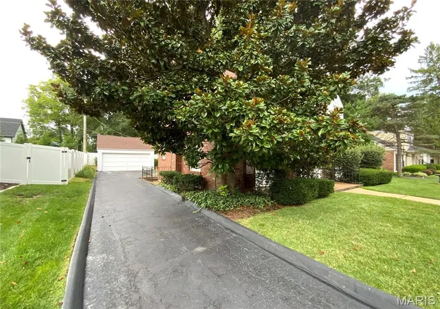 image of 6 Hawthorne Ct, Oakland, MO 63122 | MLS# MIS26053753