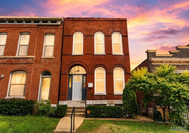 Photo 2 of Single family home for sale at 4417 Oakland Ave, Saint Louis, MO 63110 | MLS# MIS26053758 | Listing updated on 2026-10-15