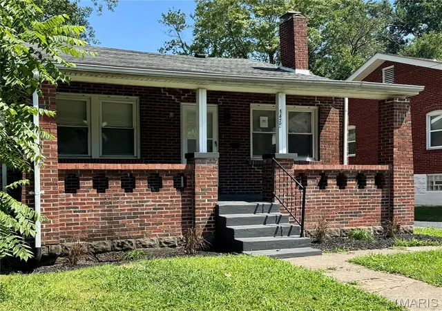 Single family home for sale at 1476 70Th St, Saint Louis, MO 63133 | MLS# MIS26053761