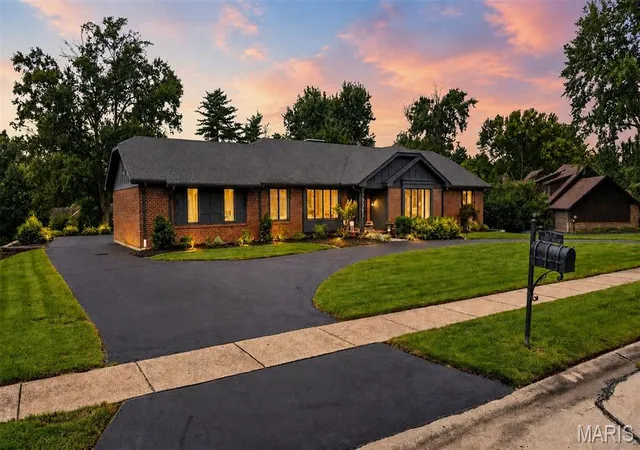 Photo 1 of Sale Pending at 12562 Falling Leaves Ct, Saint Louis, MO 63141 | MLS# MIS26053764 | Listing updated on 2026-09-12