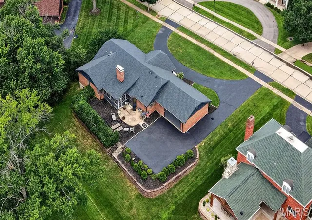 Photo 2 of Sale Pending at 12562 Falling Leaves Ct, Saint Louis, MO 63141 | MLS# MIS26053764 | Listing updated on 2026-09-12