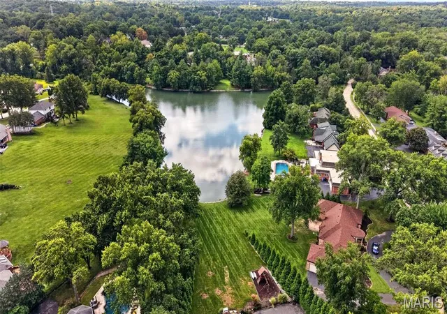 Photo 3 of Sale Pending at 12562 Falling Leaves Ct, Saint Louis, MO 63141 | MLS# MIS26053764 | Listing updated on 2026-09-12