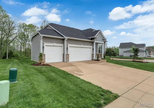 2nd image of 917 Summit Oaks Dr, Eureka, MO 63025 | MLS# MIS26053765