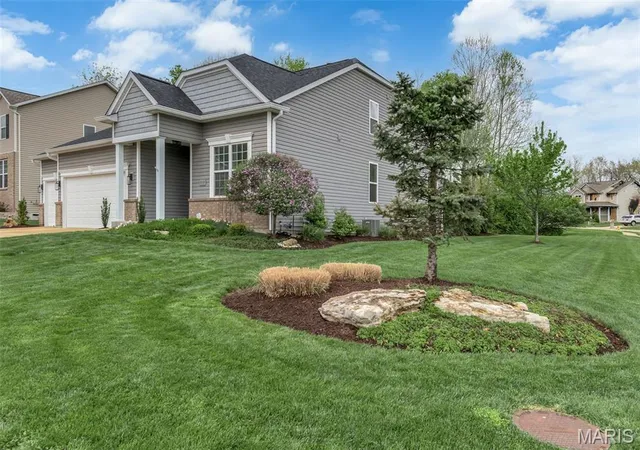 3rd image of 917 Summit Oaks Dr, Eureka, MO 63025 | MLS# MIS26053765