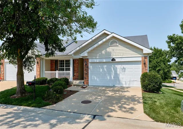 Photo 2 of Sale Pending at 10201 Carlton Pl Ct, Saint Louis, MO 63123 | MLS# MIS26053766 | Listing updated on 2026-08-26