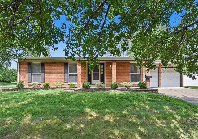 Photo 1 of Single family home for sale at 225 Mohican Ln, Florissant, MO 63033 | MLS# MIS26053767 | Listing updated on 2026-09-28