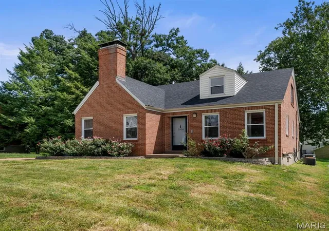 Photo 2 of Single family home for sale at 2956 Andover Dr, Saint Louis, MO 63121 | MLS# MIS26053769 | Listing updated on 2026-09-14