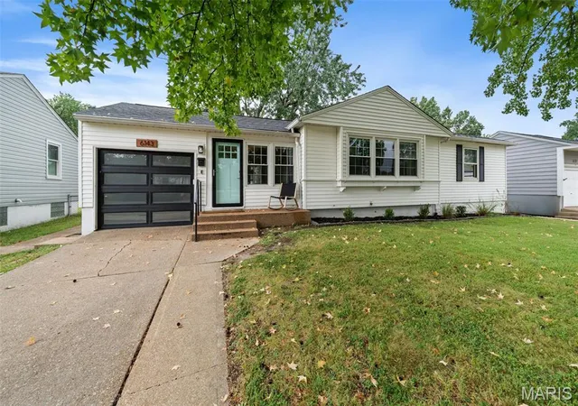 Photo 1 of Single family home for sale at 6143 Pointview Ln, Saint Louis, MO 63123 | MLS# MIS26053774 | Listing updated on 2026-09-23