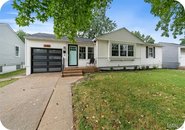 Photo 1 of Single family home for sale at 6143 Pointview Ln, Saint Louis, MO 63123 | MLS# MIS26053774 | Listing updated on 2026-09-23