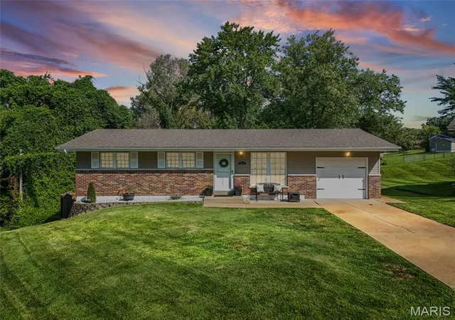 1st image of 4505 Stallard Ct, Oakville, MO 63129 | MLS# MIS26053780