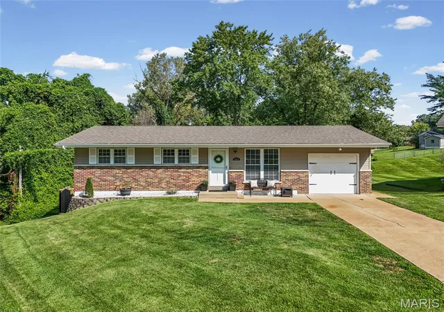 2nd image of 4505 Stallard Ct, Oakville, MO 63129 | MLS# MIS26053780