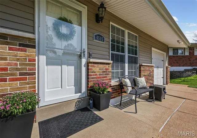 3rd image of 4505 Stallard Ct, Oakville, MO 63129 | MLS# MIS26053780