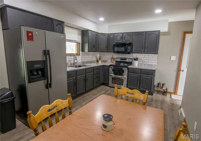 Photo 3 of Sale Pending at 324 S 3Rd St, Brownstown, IL 62418 | MLS# MIS26053781 | Listing updated on 2026-08-22