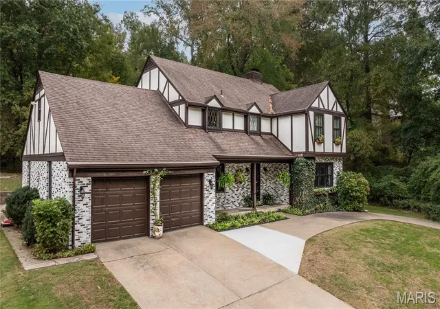 Photo 2 of Single family home for sale at 1908 Oak Hills St, Cape Girardeau, MO 63701 | MLS# MIS26053787 | Listing updated on 2026-10-19