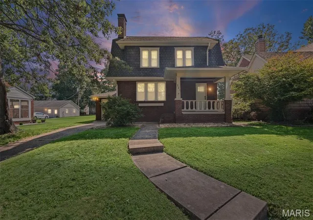 1st image of 321 S Missouri Ave, Belleville, IL 62220 | MLS# MIS26053789