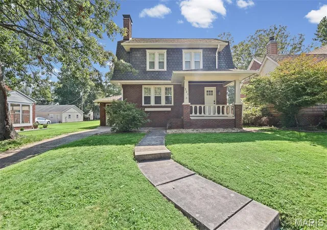 2nd image of 321 S Missouri Ave, Belleville, IL 62220 | MLS# MIS26053789