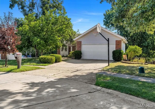 Photo 3 of Single family home for sale at 16306 Westglen Farms Ct, Wildwood, MO 63011 | MLS# MIS26053799 | Listing updated on 2026-09-14