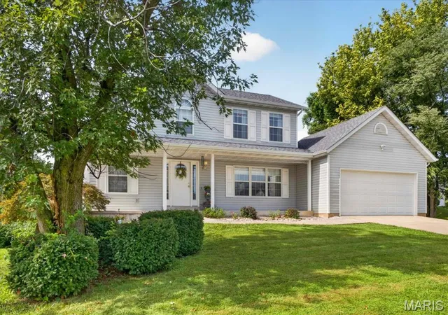 Photo 2 of Single family home for sale at 2607 Lakeshore Dr, Columbia, IL 62236 | MLS# MIS26053805 | Listing updated on 2026-08-31