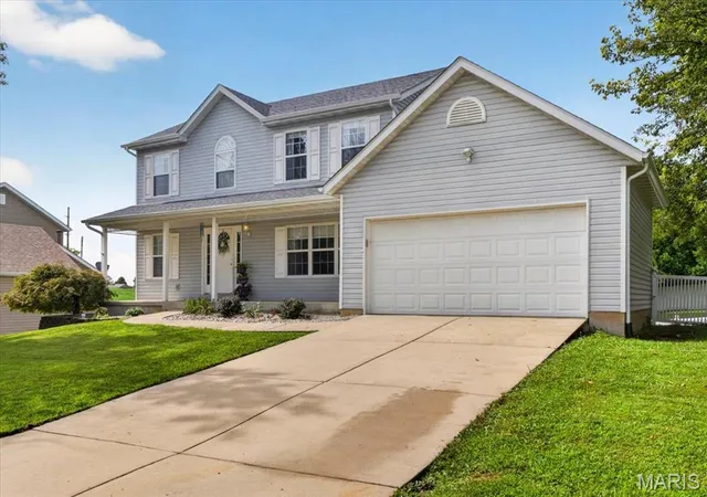 Photo 2 of Single family home for sale at 2607 Lakeshore Dr, Columbia, IL 62236 | MLS# MIS26053805 | Listing updated on 2026-08-31