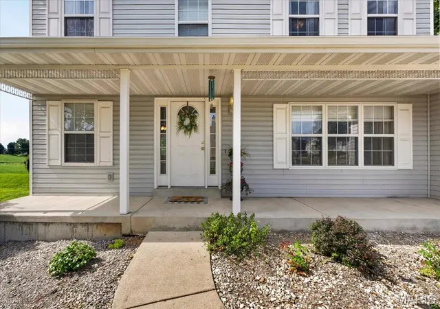 Photo 3 of Single family home for sale at 2607 Lakeshore Dr, Columbia, IL 62236 | MLS# MIS26053805 | Listing updated on 2026-08-31