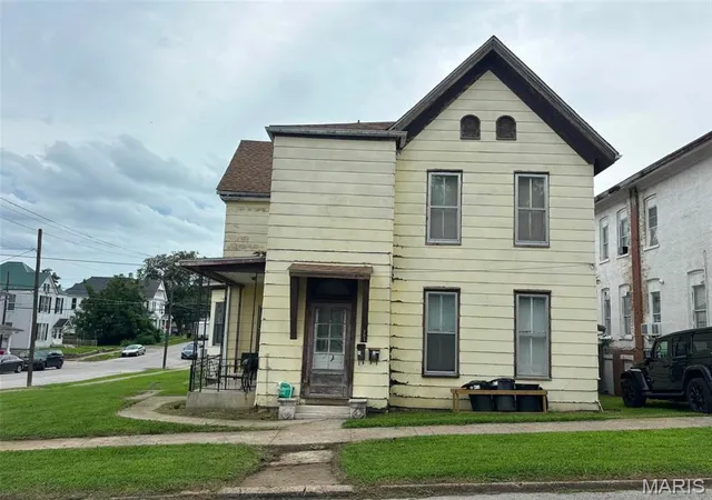 Photo 3 of Multi family home for sale at 700 Center St, Hannibal, MO 63401 | MLS# MIS26053816 | Listing updated on 2026-09-01