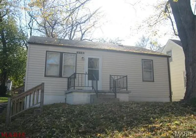 Photo 1 of Sale Pending at 256 Flora Dr, Saint Louis, MO 63135 | MLS# MIS26053824 | Listing updated on 2026-08-25