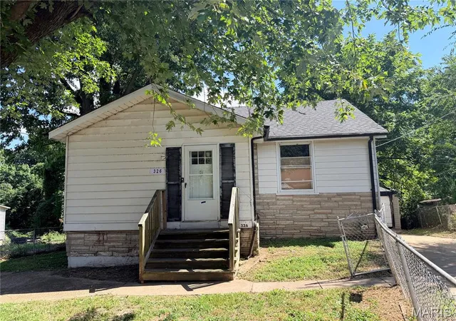Photo 1 of Single family home for sale at 326 Midridge Dr, St Louis, MO 63137 | MLS# MIS26053832 | Listing updated on 2026-08-29