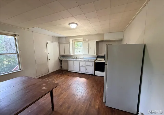 Photo 2 of Single family home for sale at 326 Midridge Dr, St Louis, MO 63137 | MLS# MIS26053832 | Listing updated on 2026-08-29