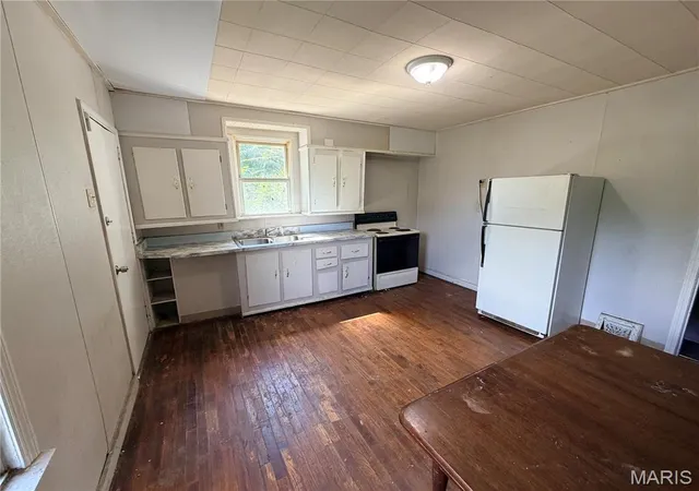 Photo 3 of Single family home for sale at 326 Midridge Dr, St Louis, MO 63137 | MLS# MIS26053832 | Listing updated on 2026-08-29